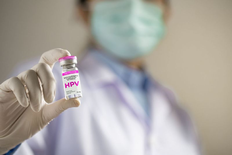 Proti HPV vírusu dnes existuje účinná vakcína, ktorú prepláca viacero zdravotných poisťovní.